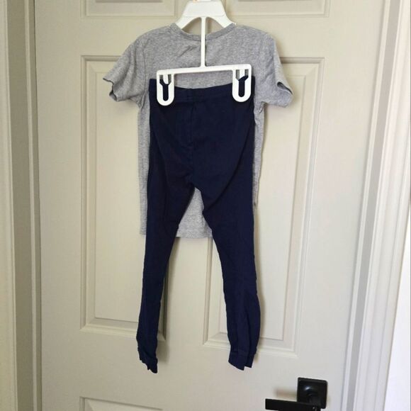 3/$20 Carter's boys pajamas size 7 - Picture 2 of 4